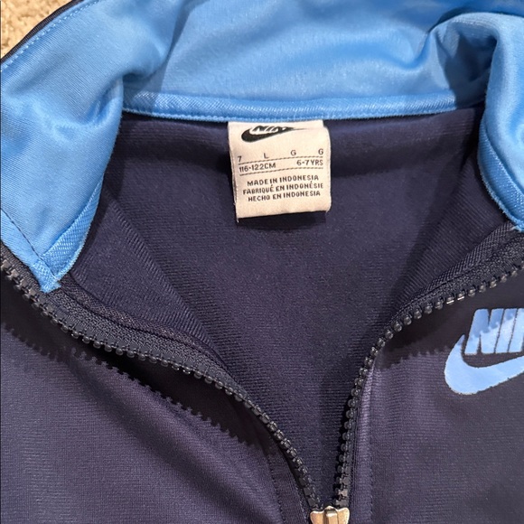 Nike Dark Blue Tracksuit with Bright neon Green Stripes, size 7 - Picture 3 of 6